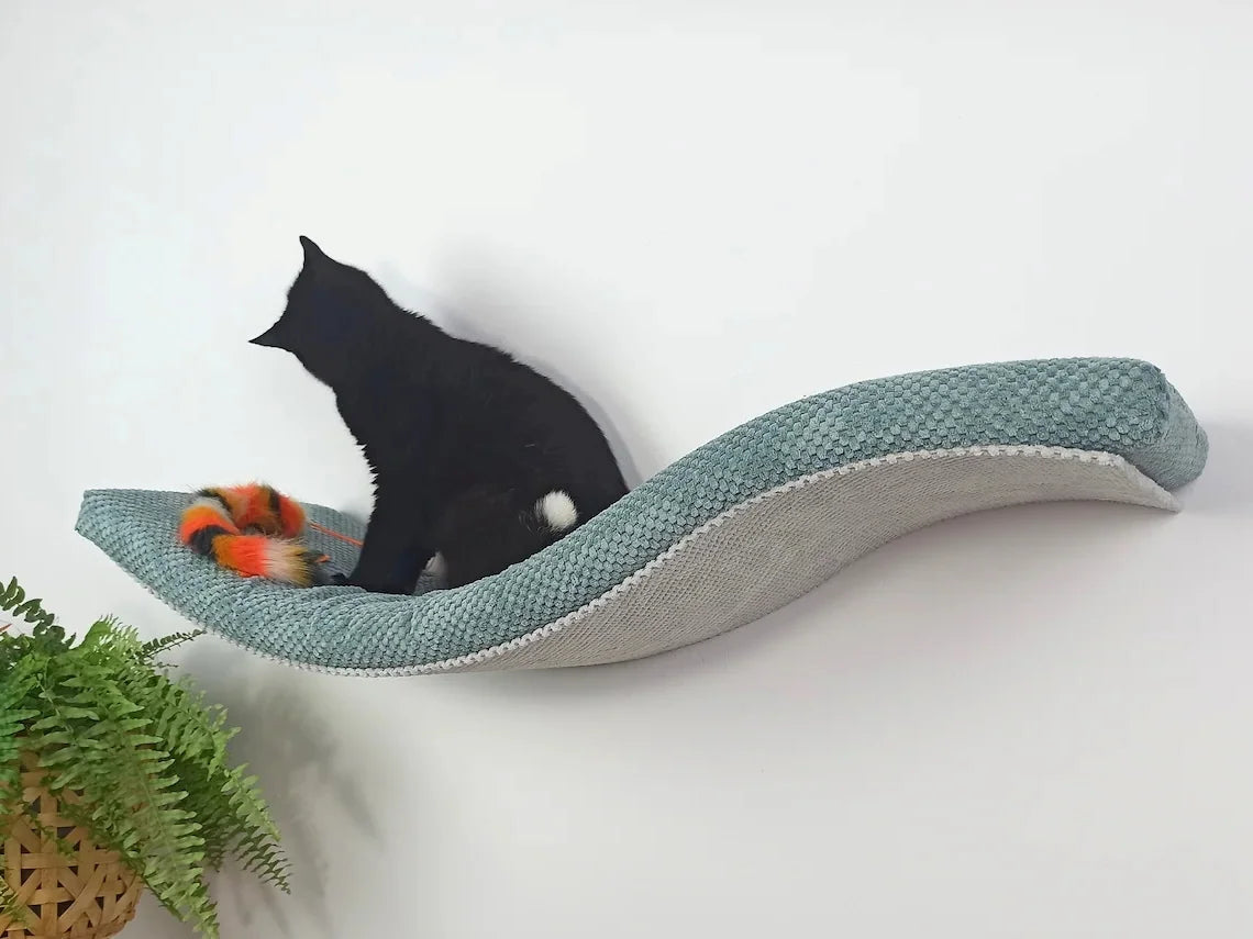 cat-shelf-playful-curve-left-95