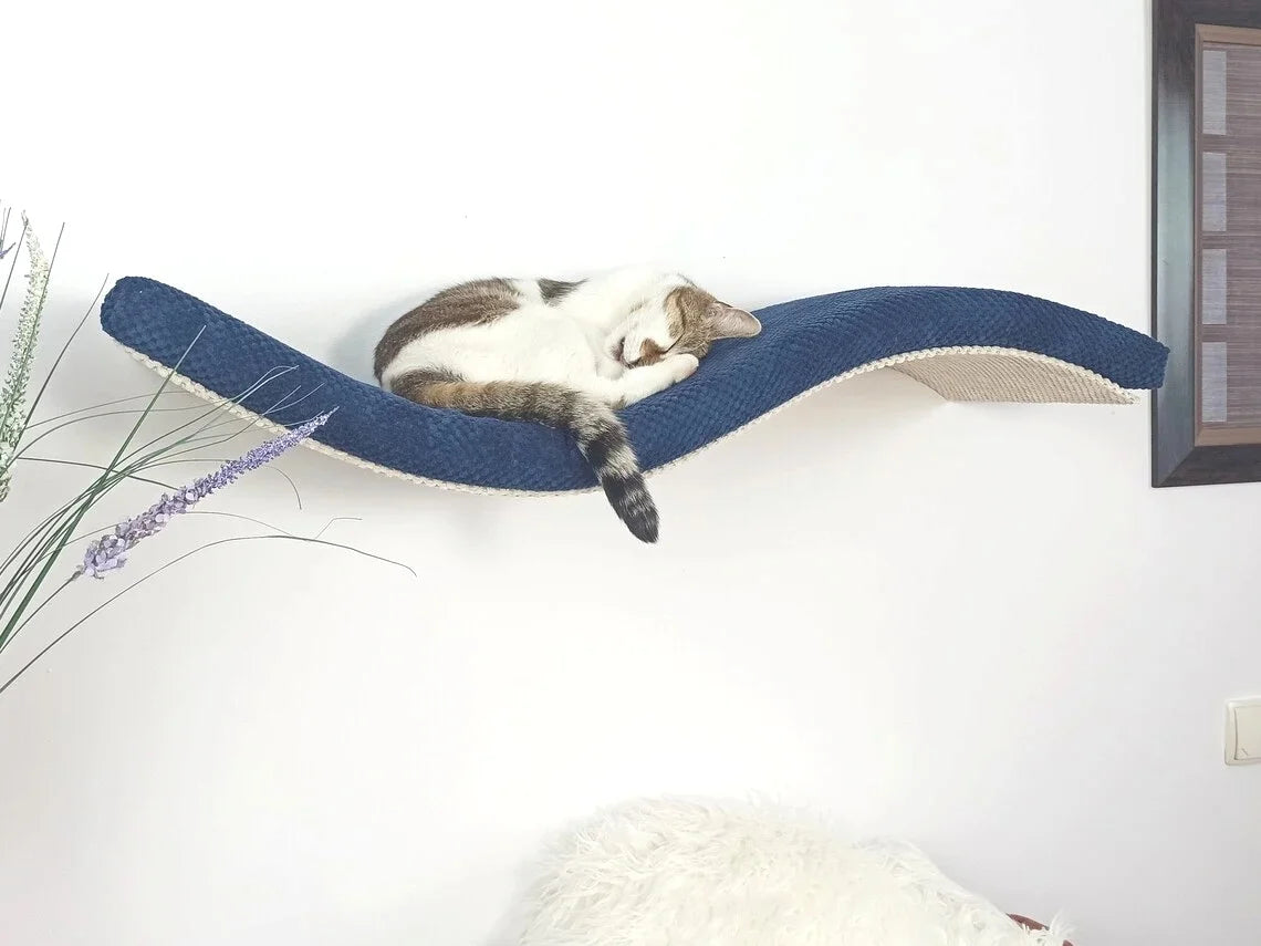 cat-shelf-playful-curve-left-95