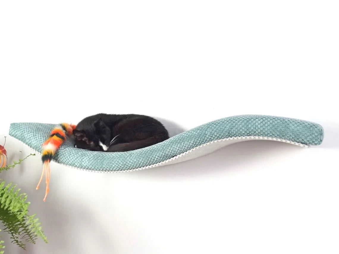 cat-shelf-playful-curve-left-95