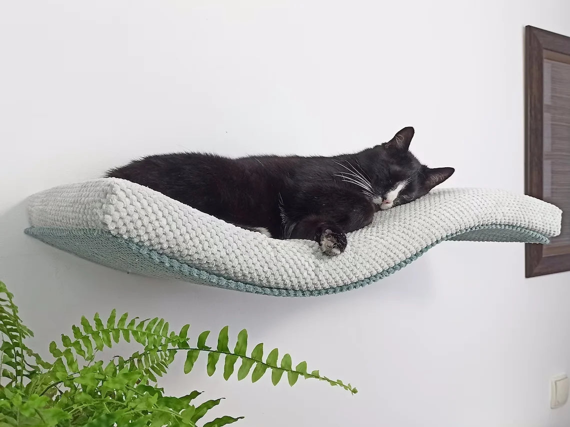 cat-shelf-playful-curve-left-95