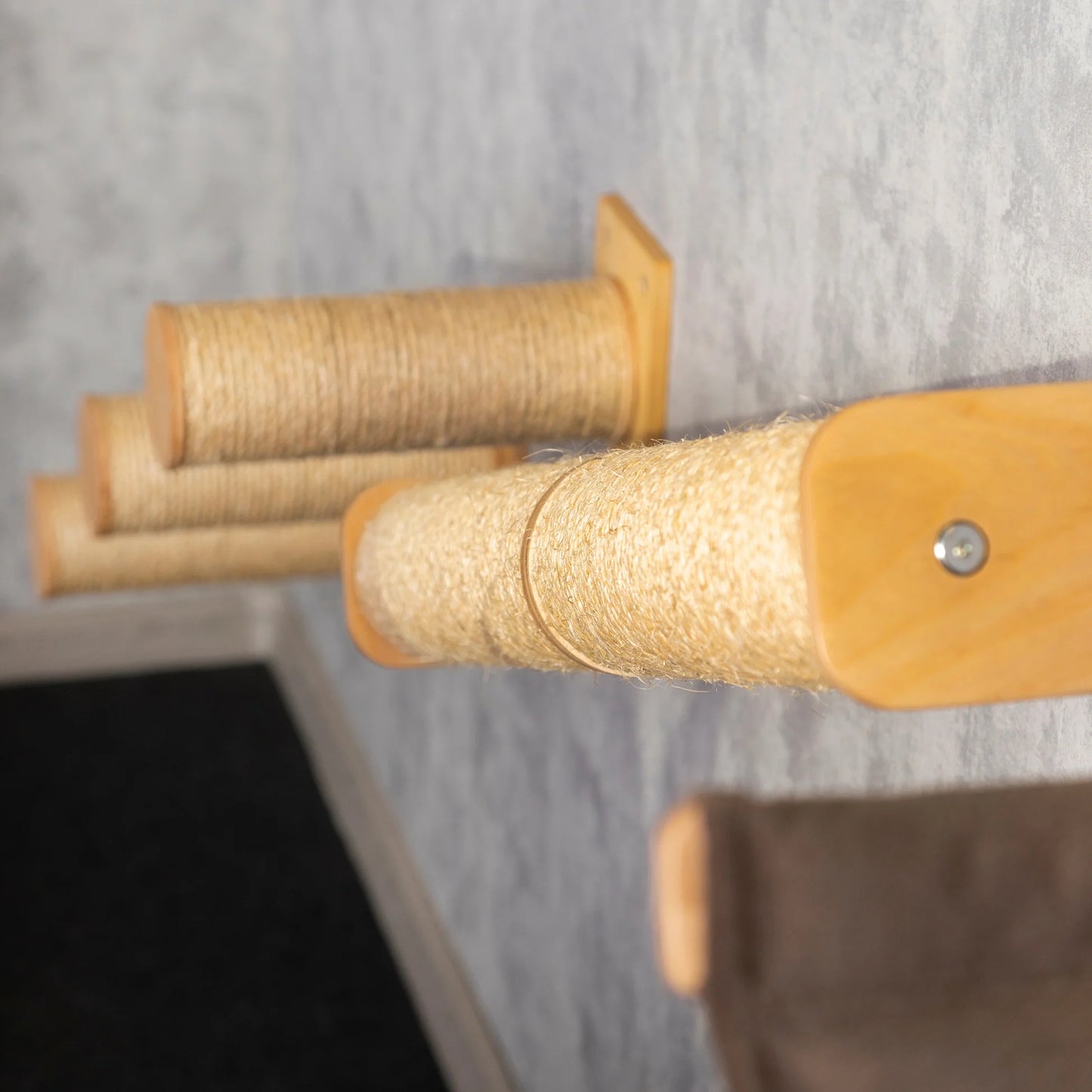cat-sisal-steps-hammock-scratching-post