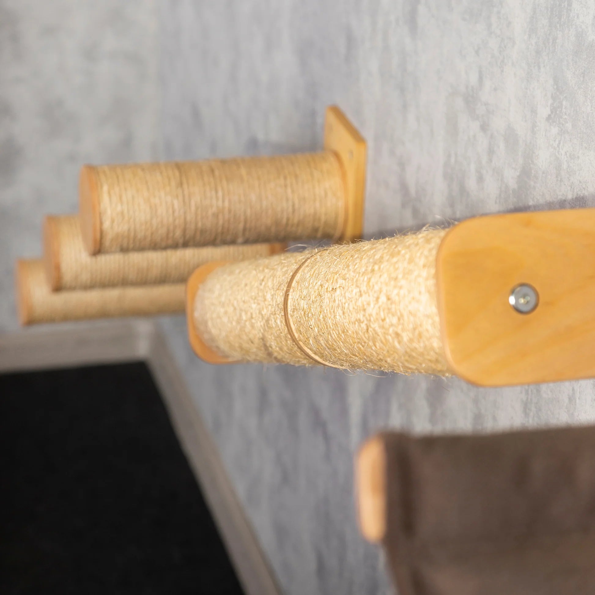 cat-sisal-steps-hammock-scratching-post