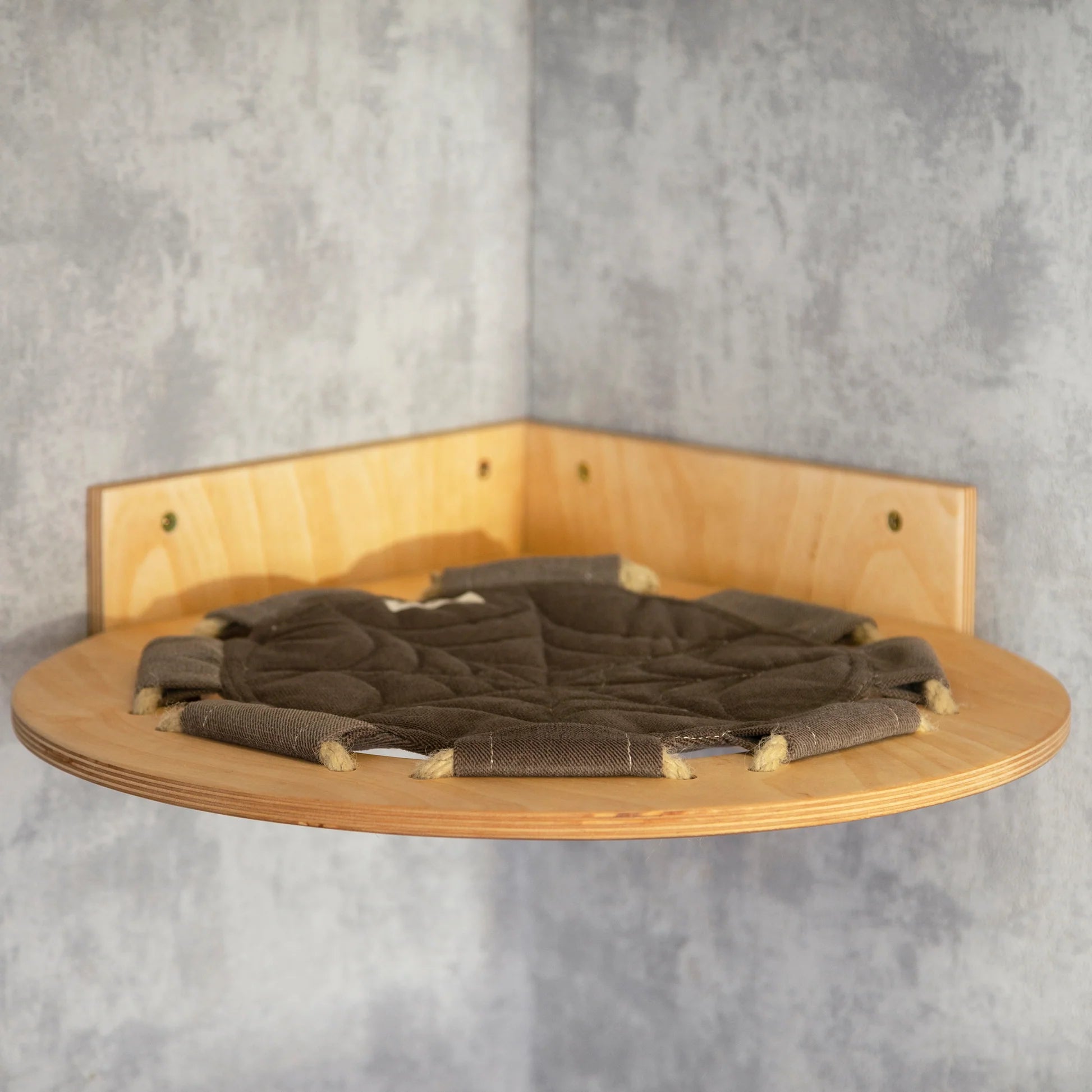 cozy-cat-round-hammock-with-sisal-steps