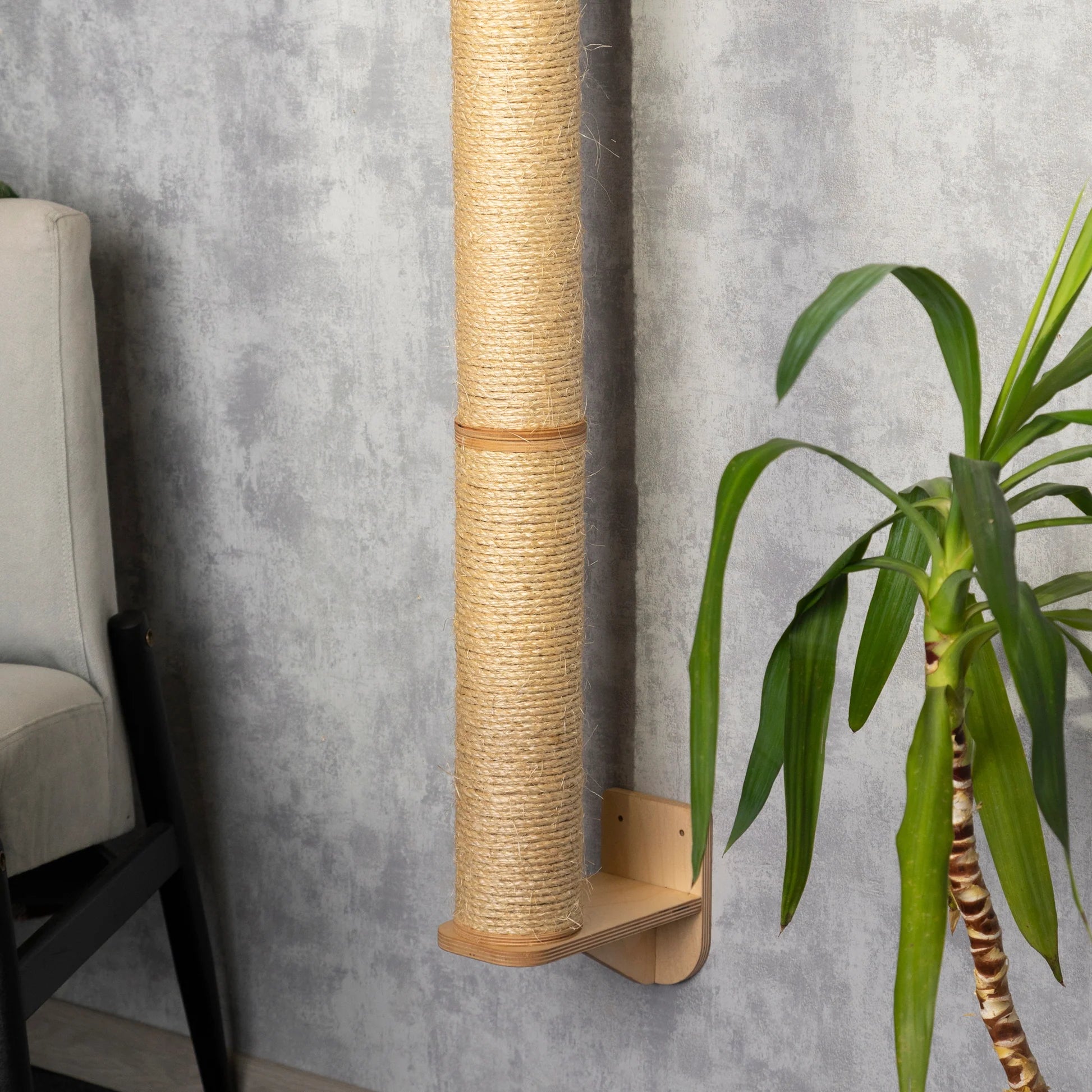 durable-cat-scratching-post-for-active-cats