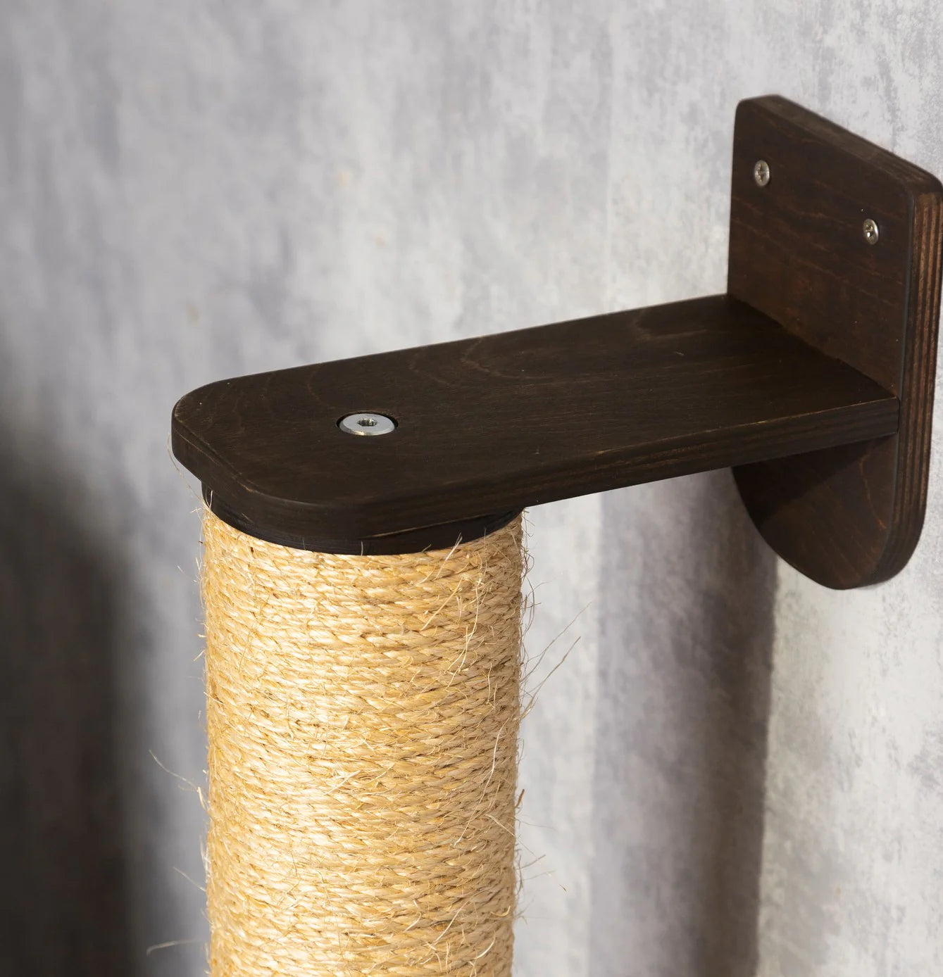 durable-cat-scratching-post-for-active-cats