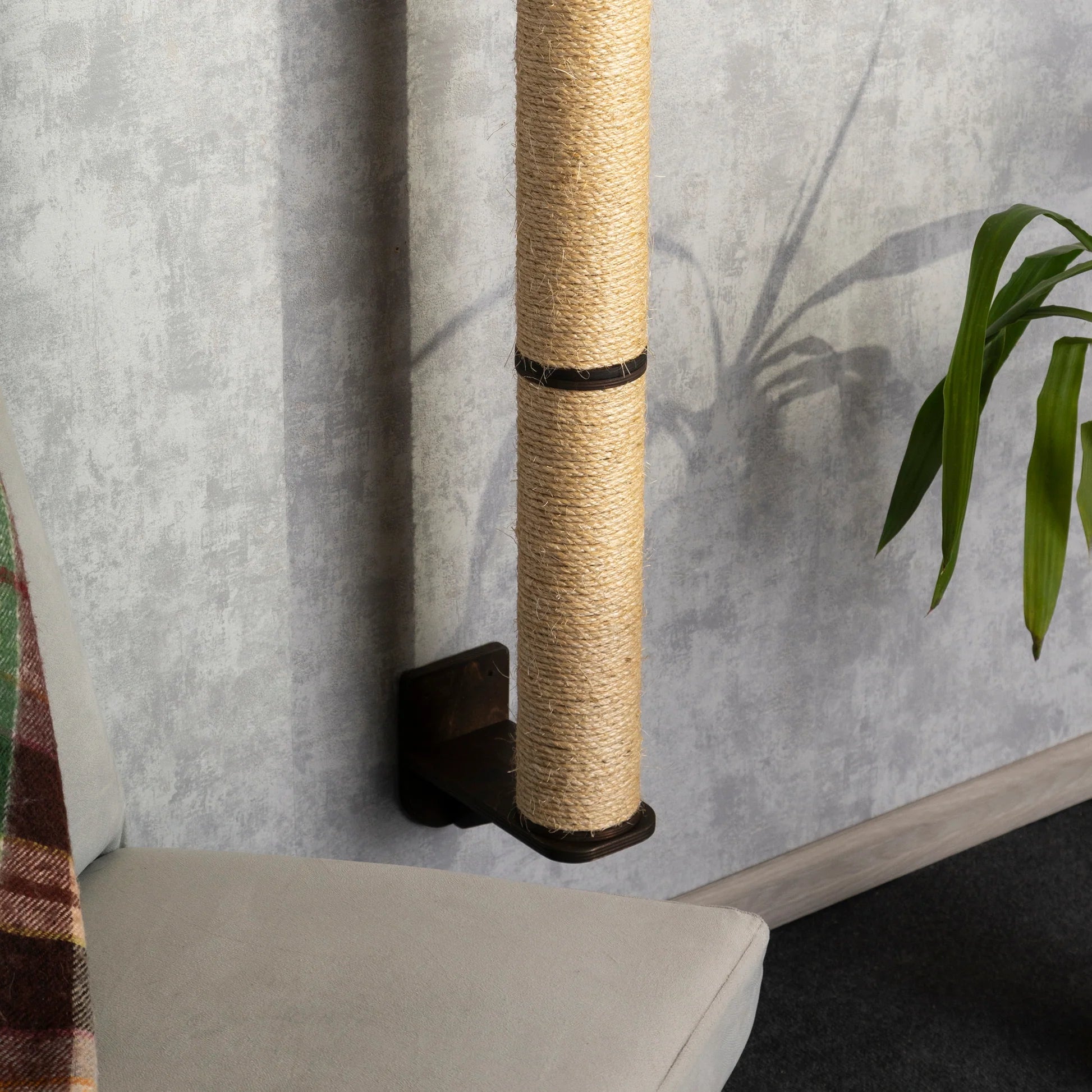 durable-cat-scratching-post-for-active-cats