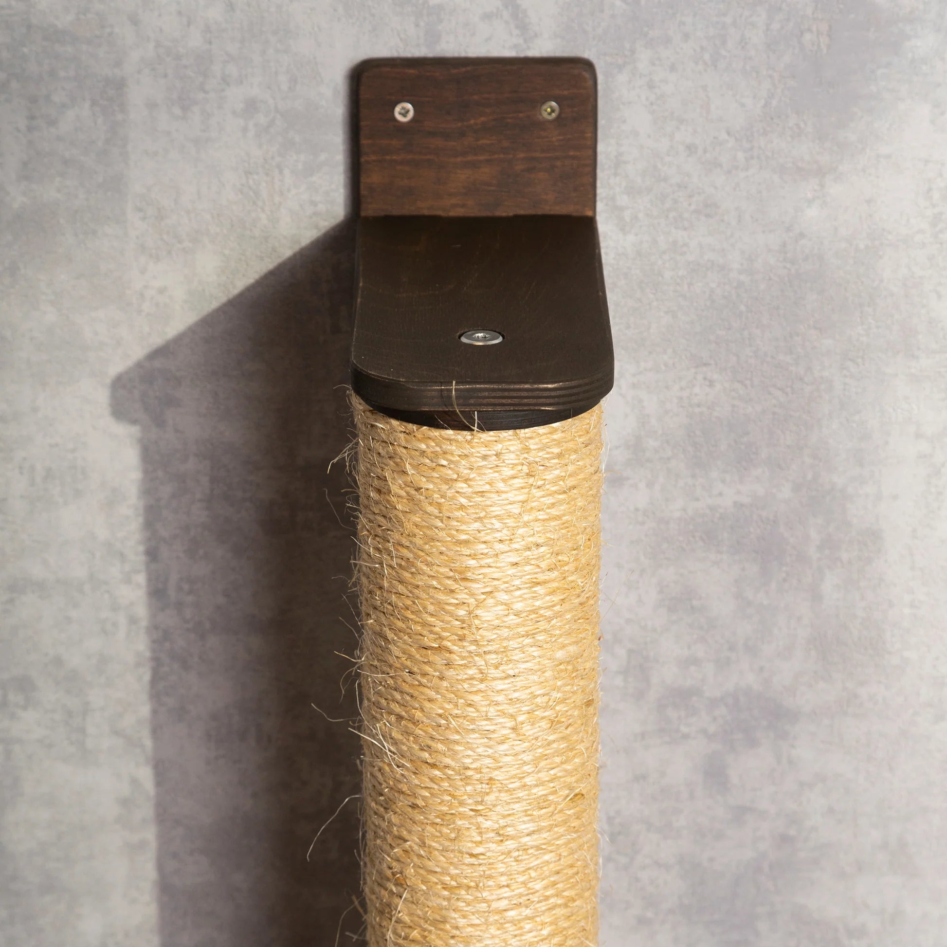 durable-cat-scratching-post-for-active-cats