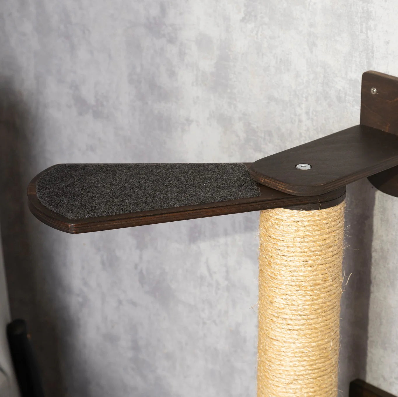 handmade-scratching-post-with-built-in-shelves