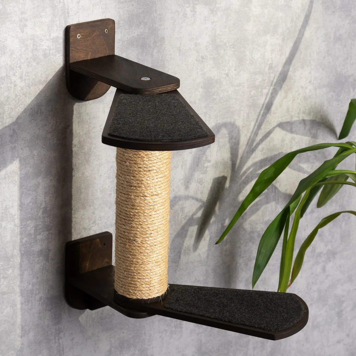 handmade-scratching-post-with-built-in-shelves