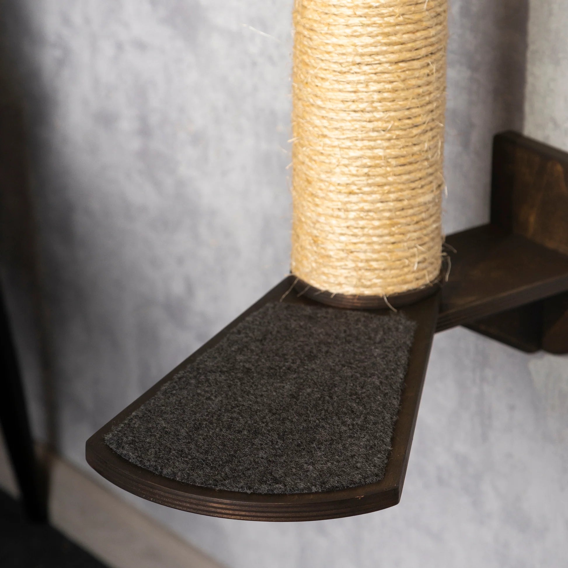 handmade-scratching-post-with-built-in-shelves