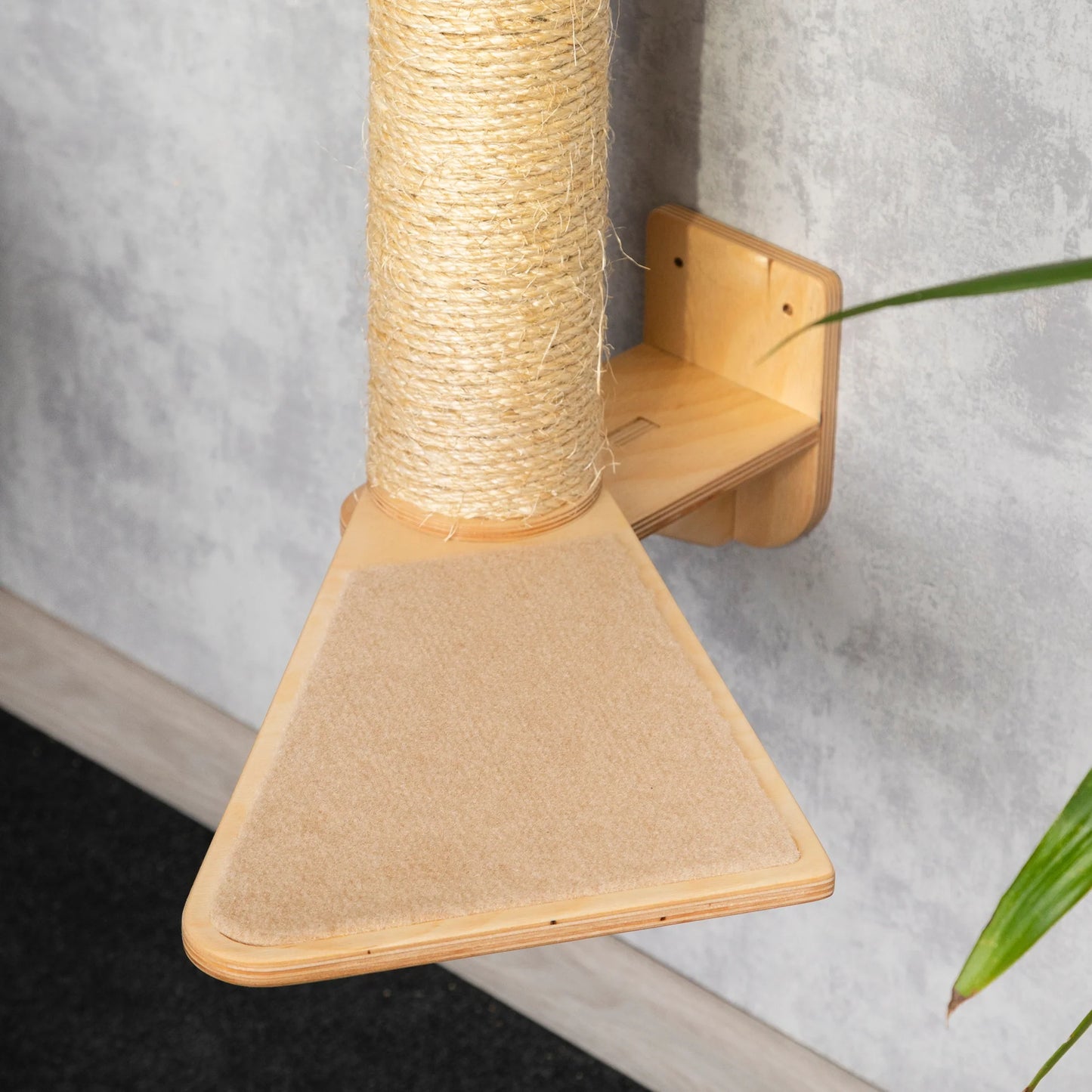 innovative-cat-scratching-post-with-climbing-steps
