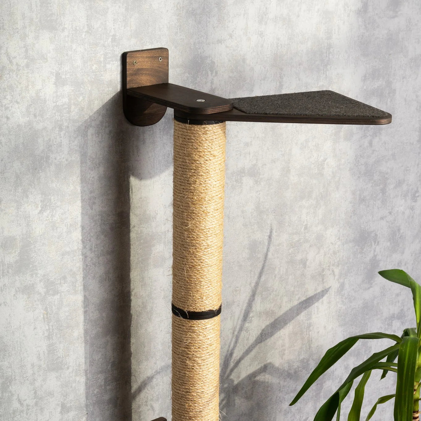 innovative-cat-scratching-post-with-climbing-steps