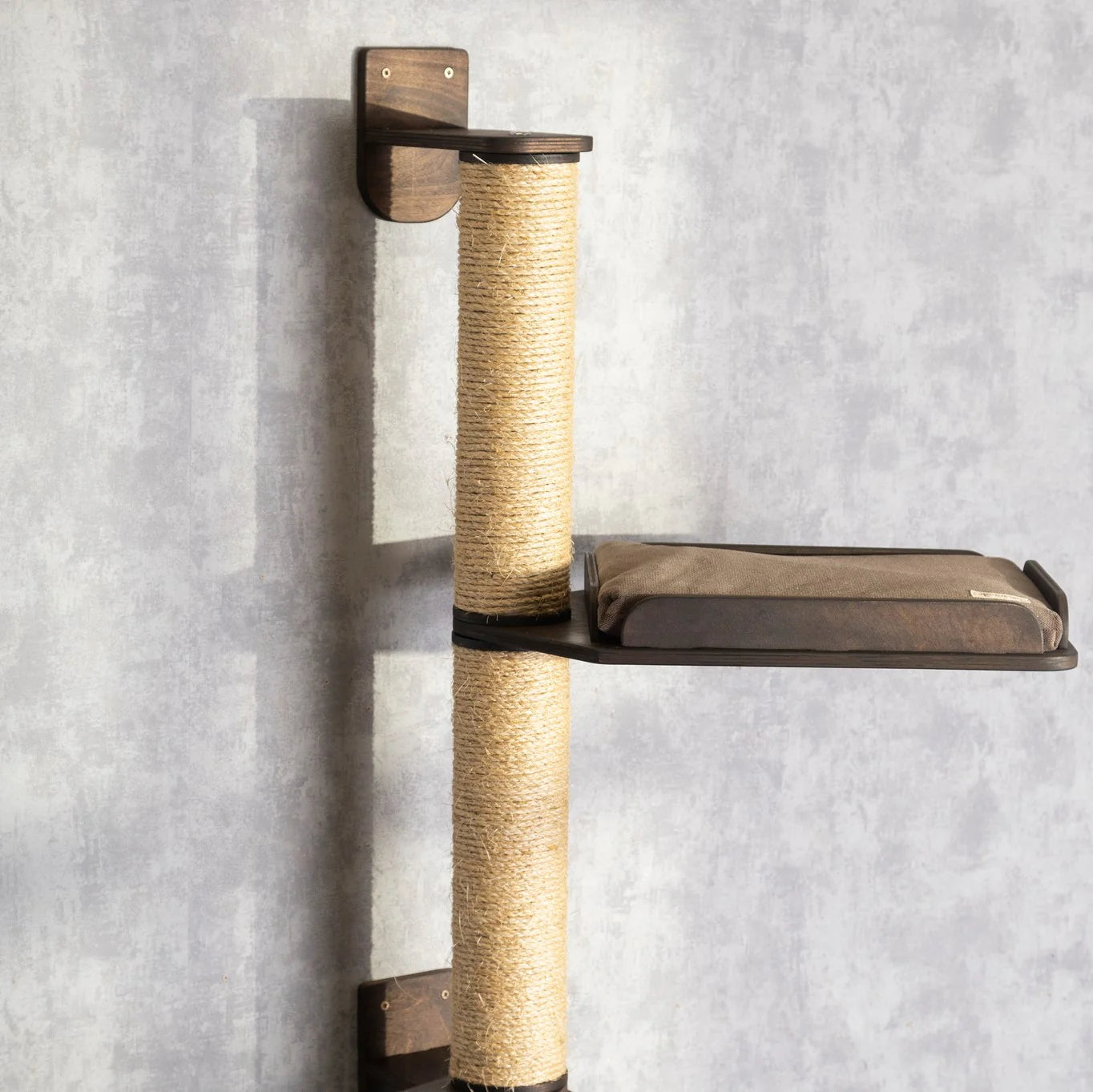 luxurious-cat-bed-with-integrated-shelves