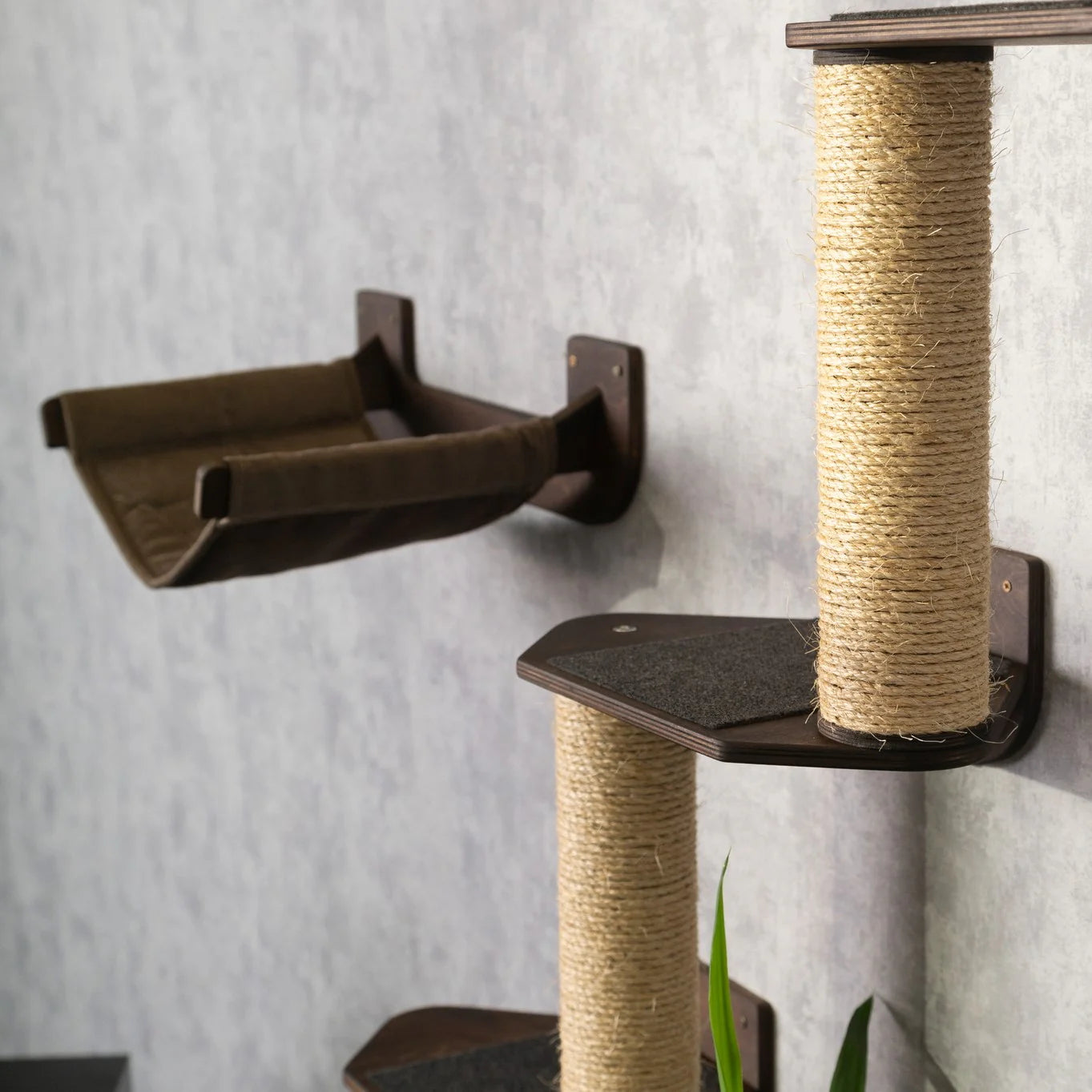 luxurious-cat-hammock-scratching-post