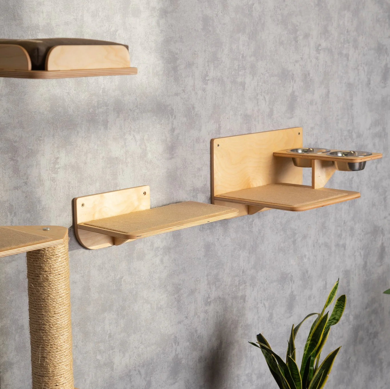 luxurious-cat-tree-with-integrated-bed-feeder