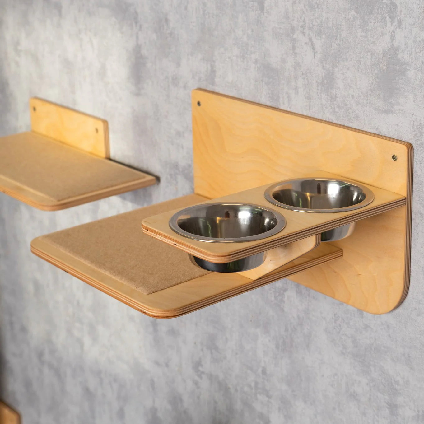 luxurious-cat-tree-with-integrated-bed-feeder