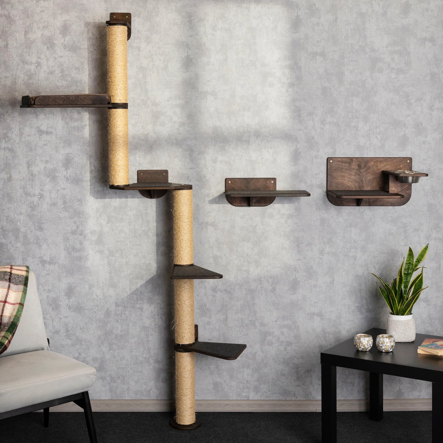 luxurious-cat-tree-with-integrated-bed-feeder