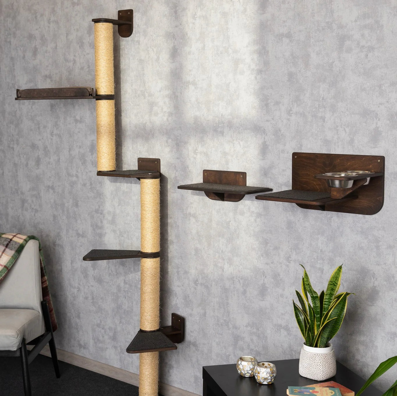 luxurious-cat-tree-with-integrated-bed-feeder