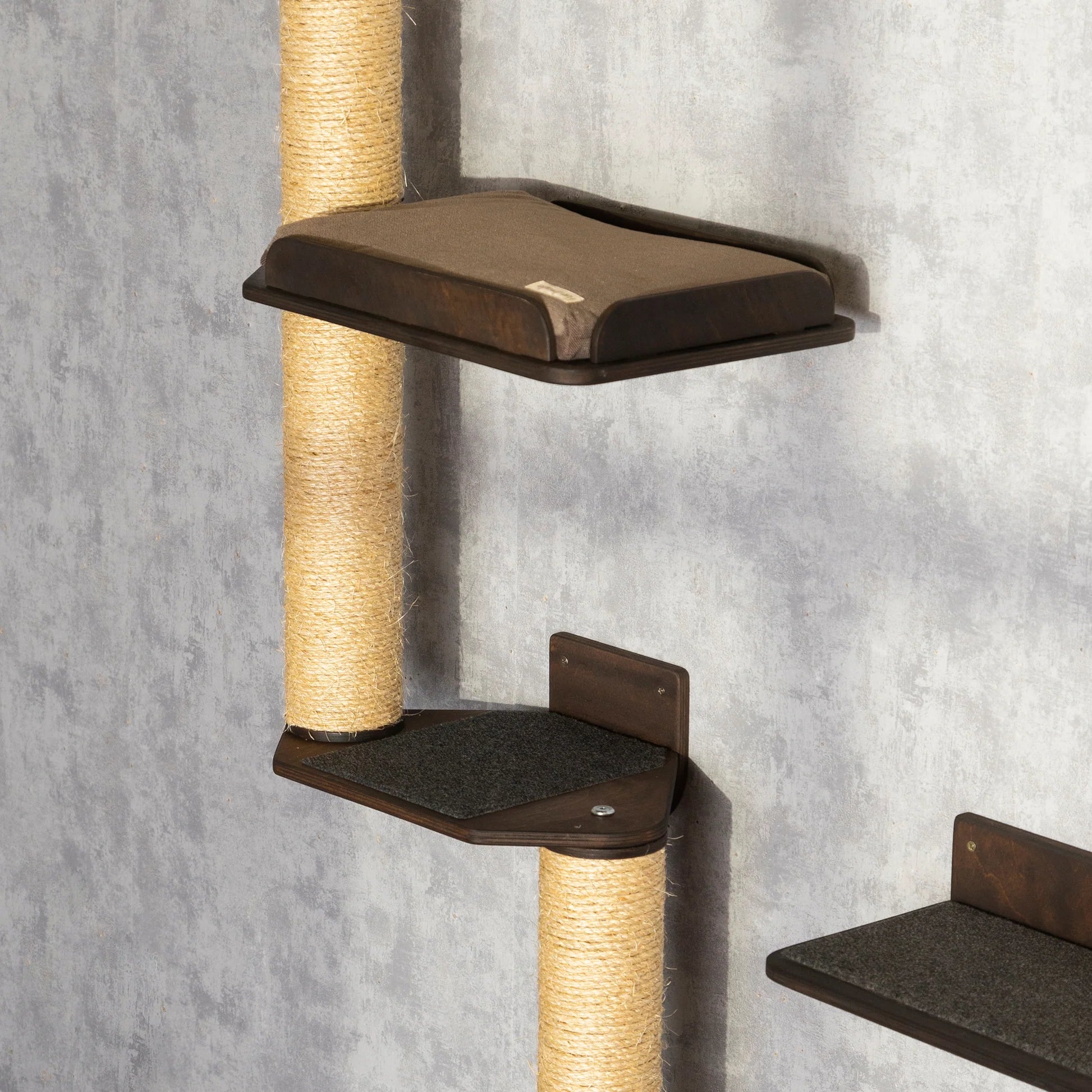 luxurious-cat-tree-with-integrated-bed-feeder