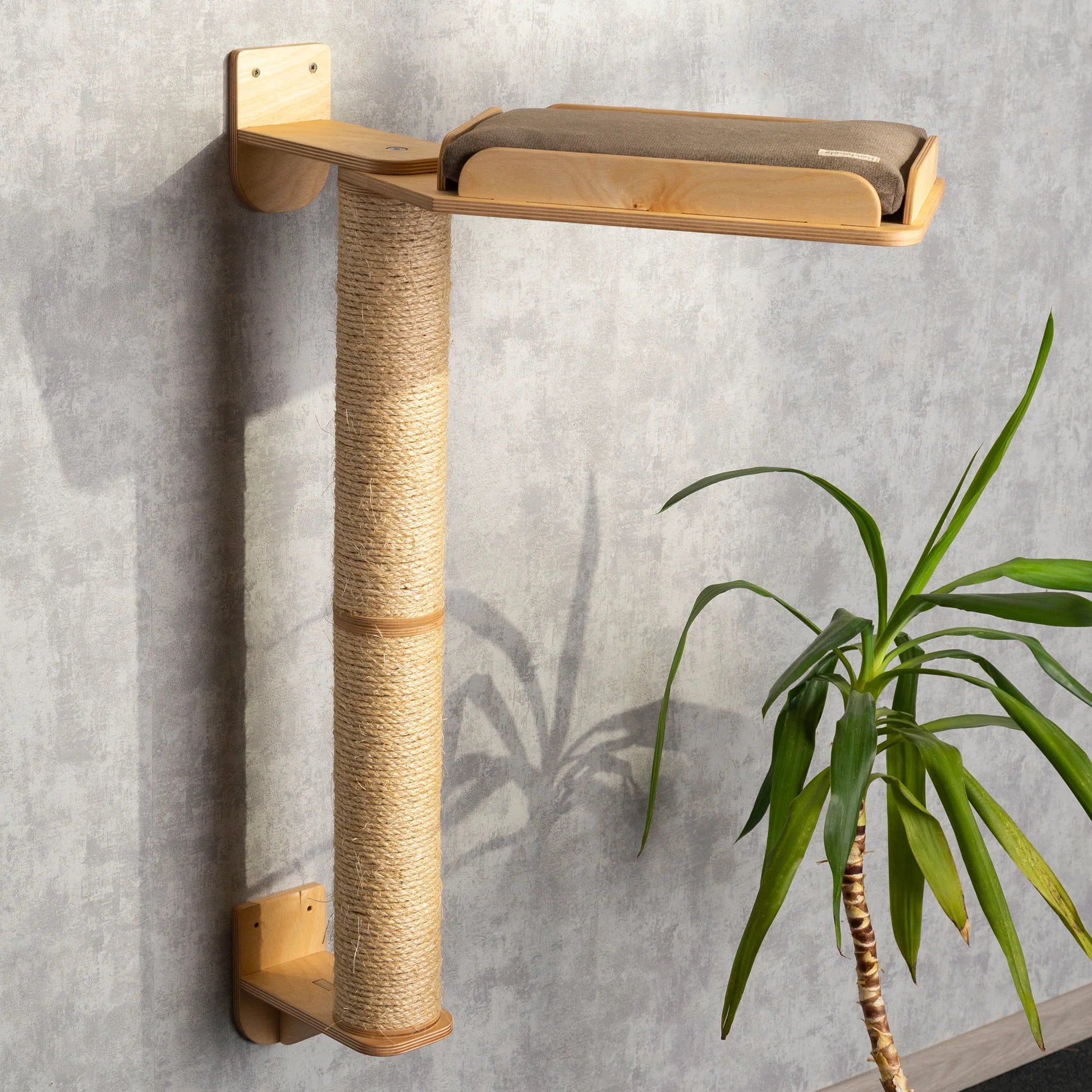 premium-cat-scratching-post-and-cozy-bed-combo