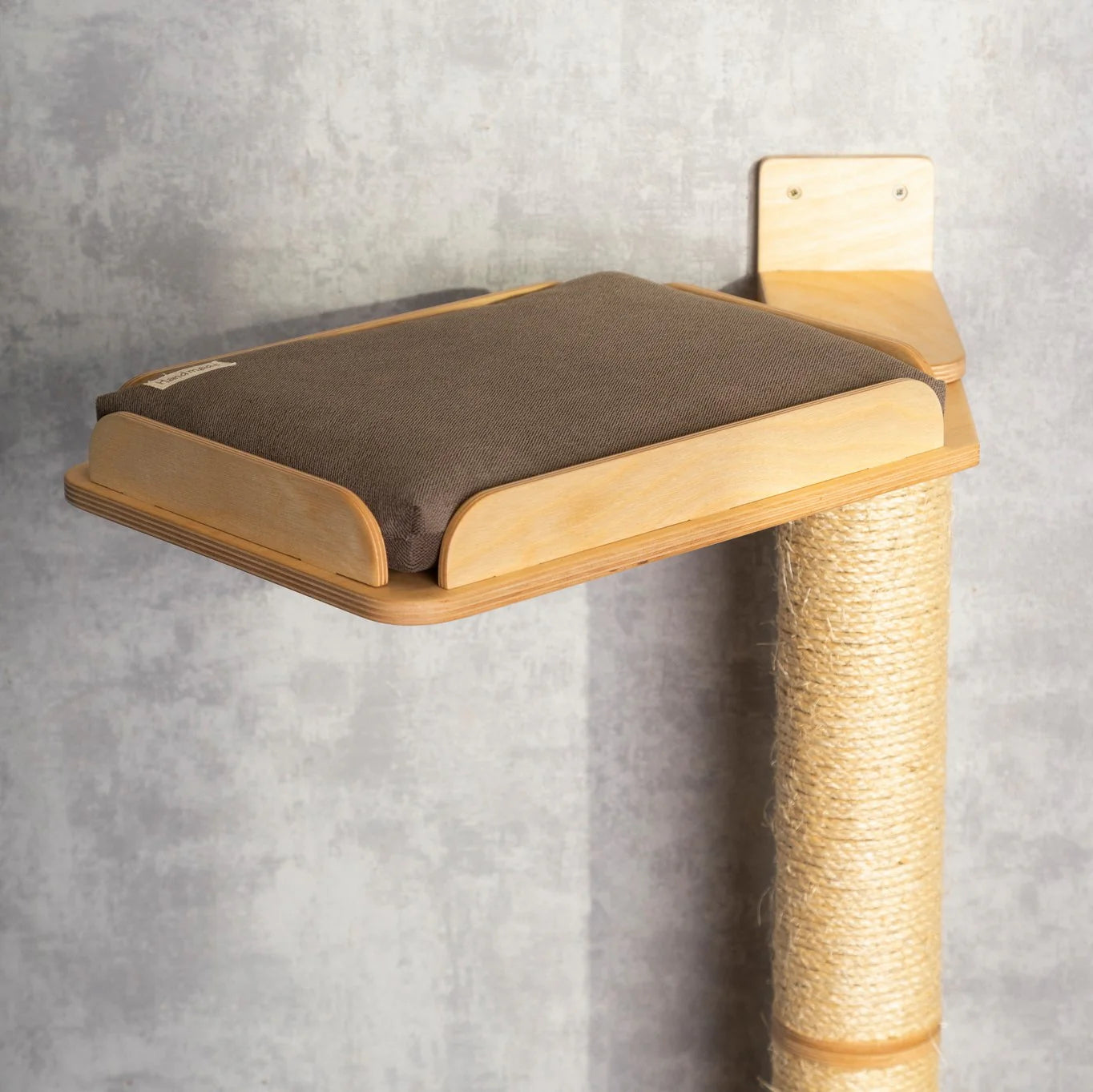 premium-cat-scratching-post-and-cozy-bed-combo