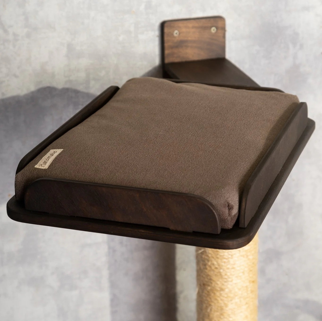 premium-cat-scratching-post-and-cozy-bed-combo