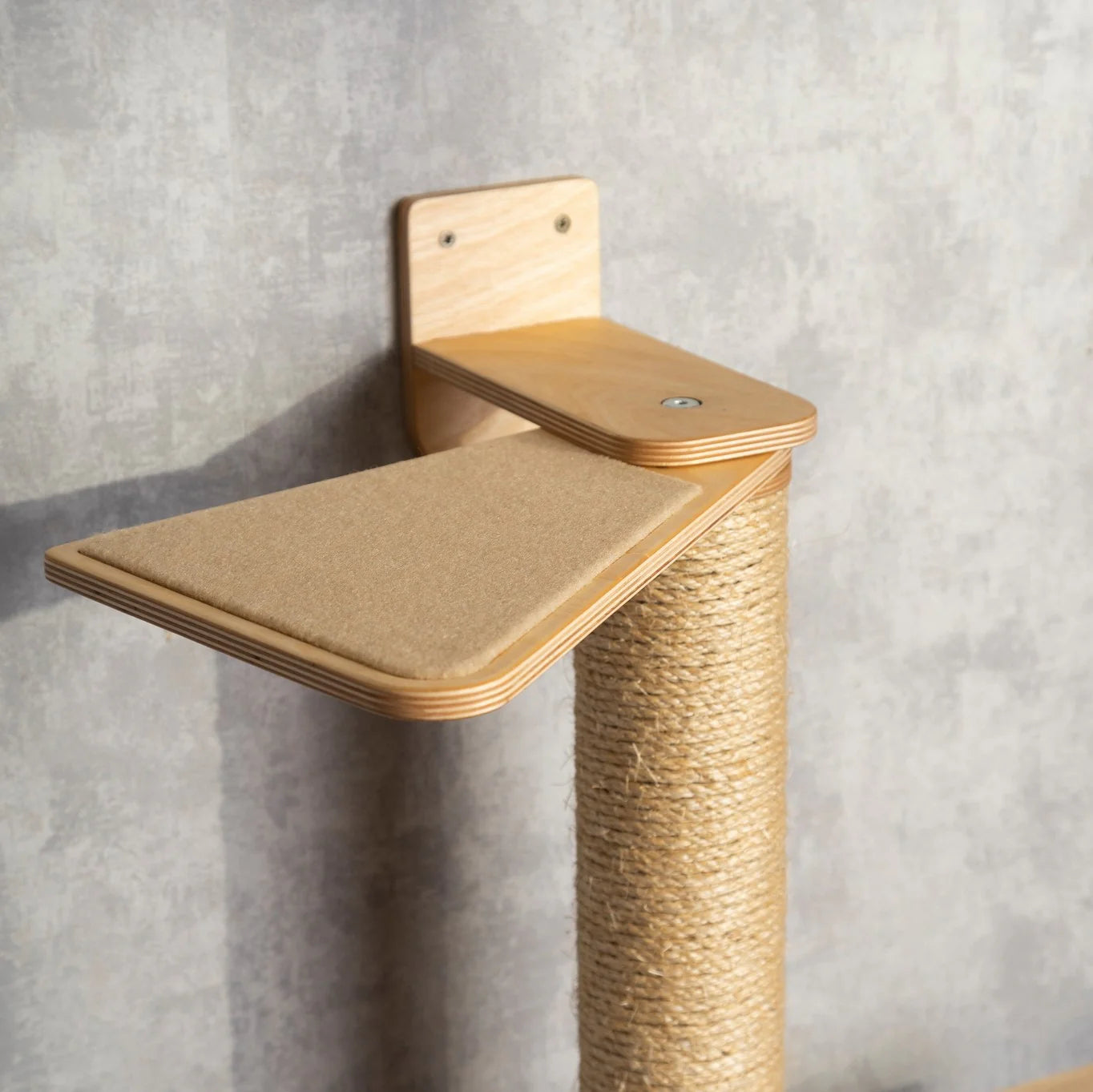 premium-cat-scratching-post-with-shelves