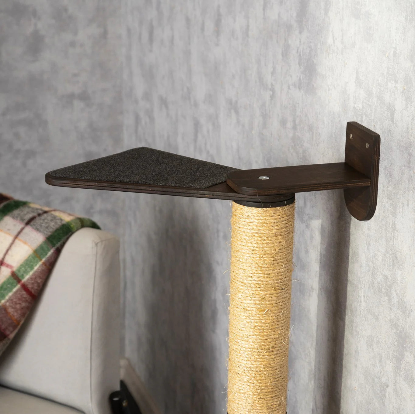 premium-cat-scratching-post-with-shelves