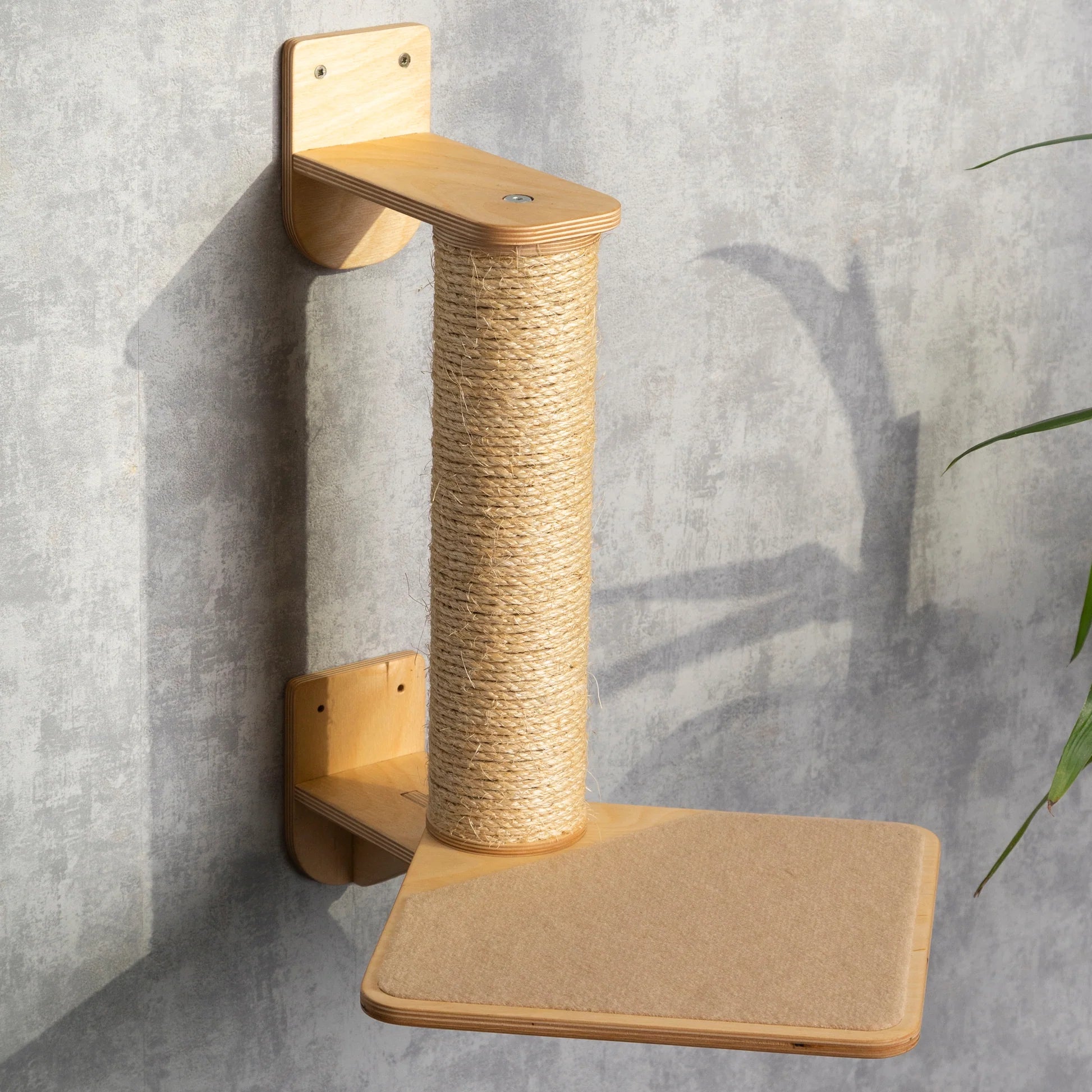 scratching-post-with-removable-shelf-for-pet