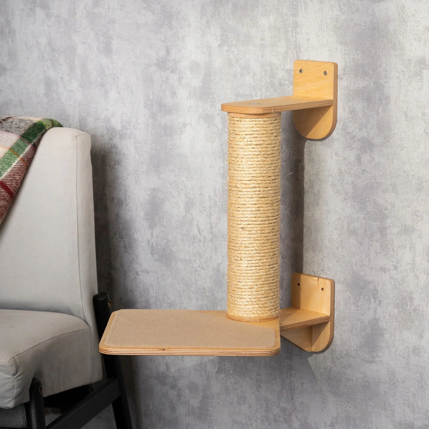 scratching-post-with-removable-shelf-for-pet