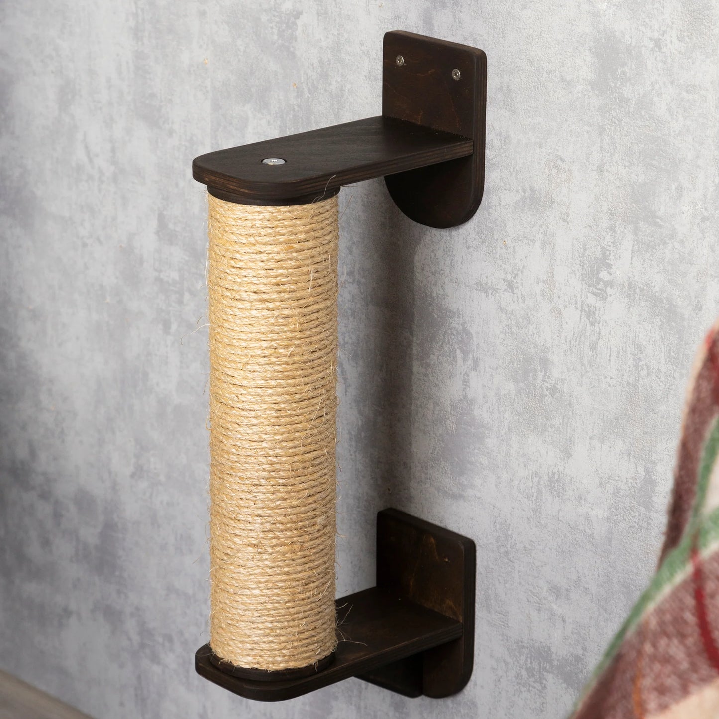 stylish-cat-scratching-post-for-modern-homes